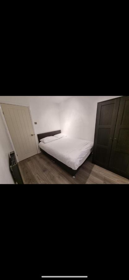 Modern 2 Bed Apartment & Free Parking แคนเทอร์เบอรี ภายนอก รูปภาพ