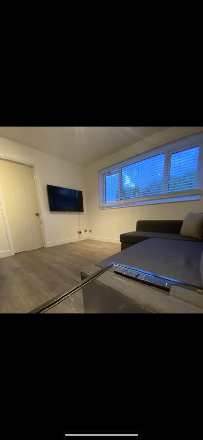 Modern 2 Bed Apartment & Free Parking แคนเทอร์เบอรี ภายนอก รูปภาพ